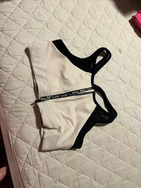 VINTAGE V/S PINK SPORTS BRAS
